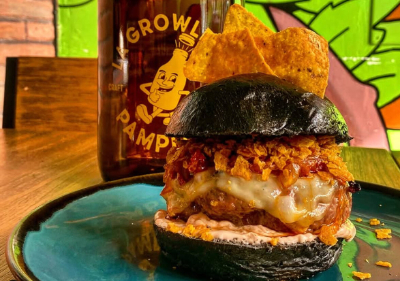 Noticias franquicia La Growleria arrasa con su hamburguesa BRUTALIZER XX5